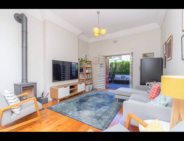 2 BEDROOM APARTMENT FOR SALE IN ORANJEZICHT